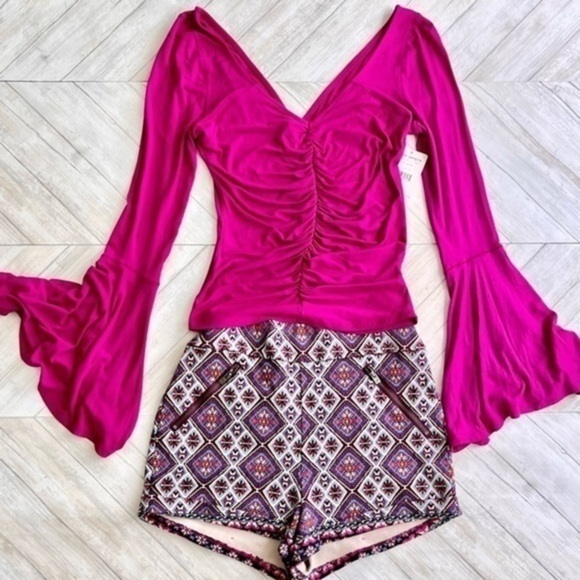 Free People Tops - NWT FREE PROPLE FUCHSIA  PINK BELL SLEEVED TOP | SIZE SMALL​​